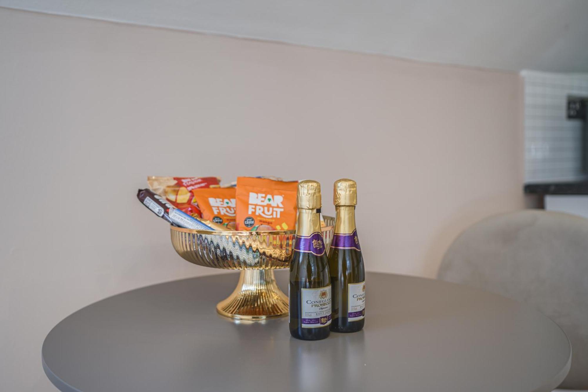 7even Clouds Stylish Near Westfield London